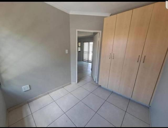 2 BEDROOM PROPERTY TO RENT IN LAKEFIELD
